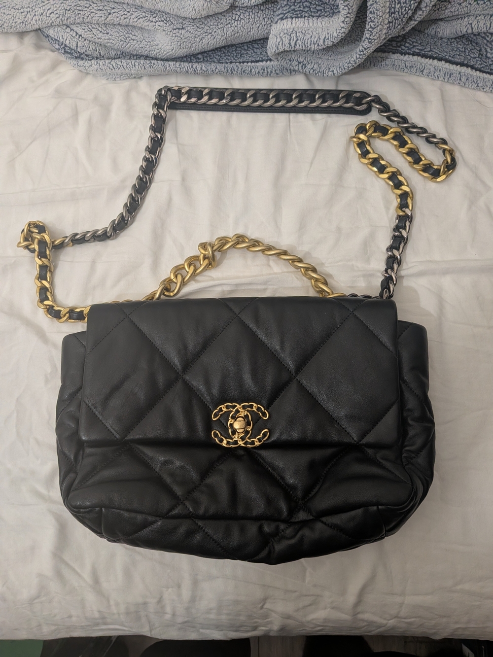 Chanel Black Quilted Chain Shoulder Bag with Gold Hardware